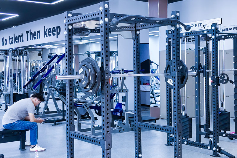 gym leg extension machine